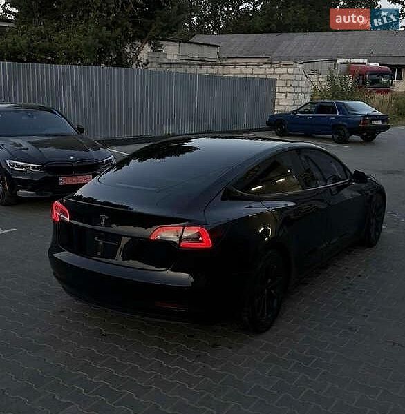 Седан Tesla Model 3 2021 в Львові