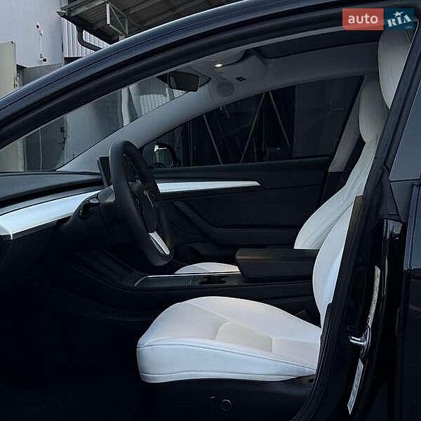 Седан Tesla Model 3 2021 в Львові
