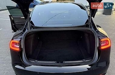 Седан Tesla Model 3 2021 в Львові