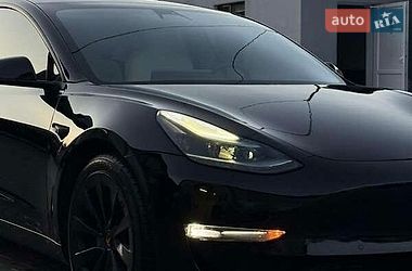 Седан Tesla Model 3 2021 в Львові
