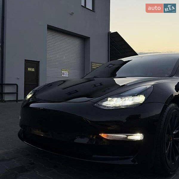 Седан Tesla Model 3 2021 в Львові