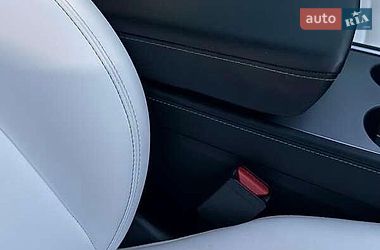 Седан Tesla Model 3 2021 в Львові