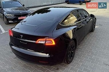 Седан Tesla Model 3 2021 в Львові