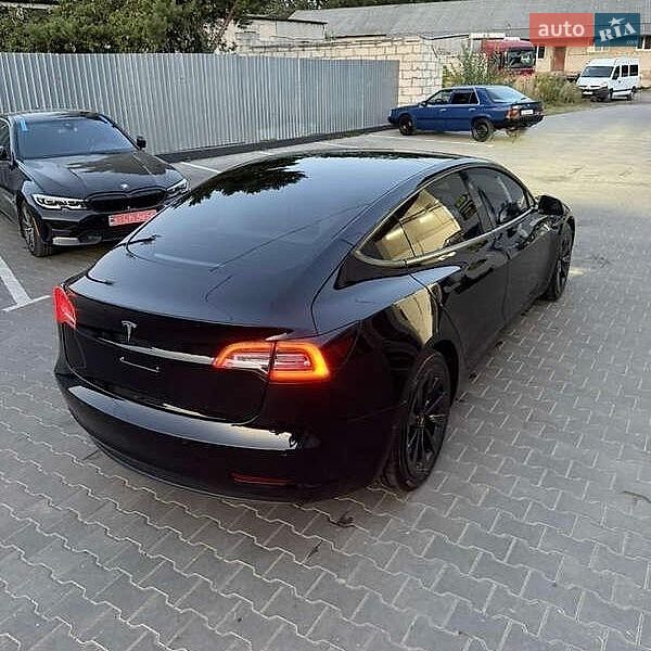 Седан Tesla Model 3 2021 в Львові