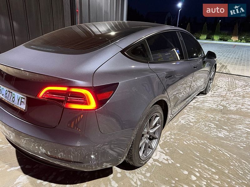Седан Tesla Model 3 2023 в Львові