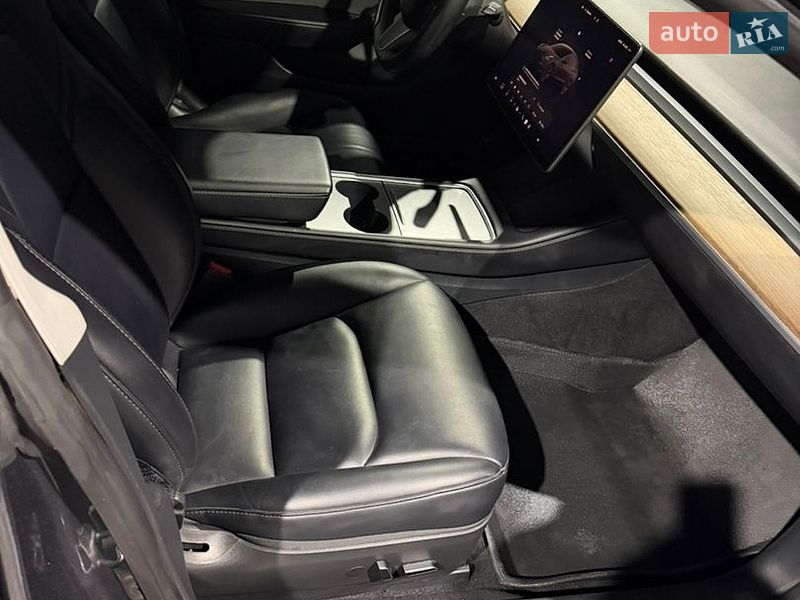 Седан Tesla Model 3 2023 в Львові