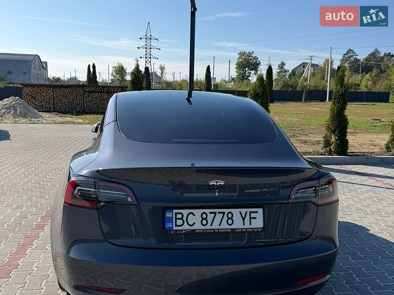 Седан Tesla Model 3 2023 в Львові