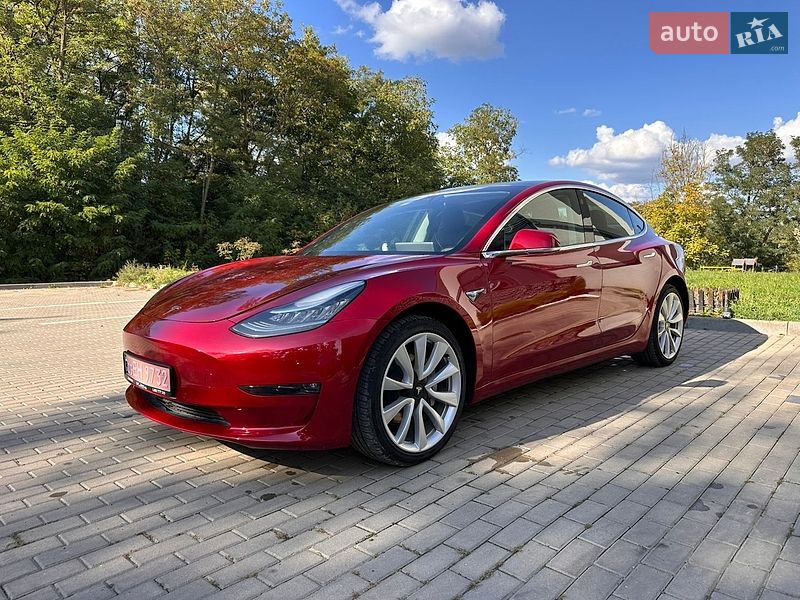 Седан Tesla Model 3 2019 в Черновцах