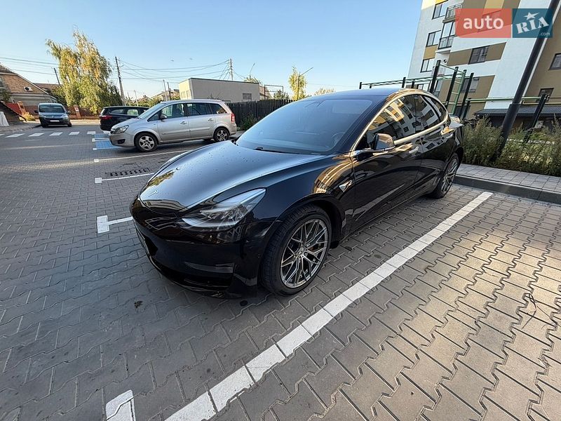 Седан Tesla Model 3 2018 в Луцке