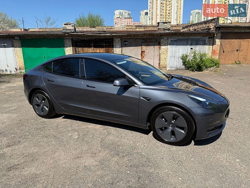Седан Tesla Model 3 2022 в Києві
