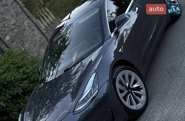 Седан Tesla Model 3 2019 в Львові
