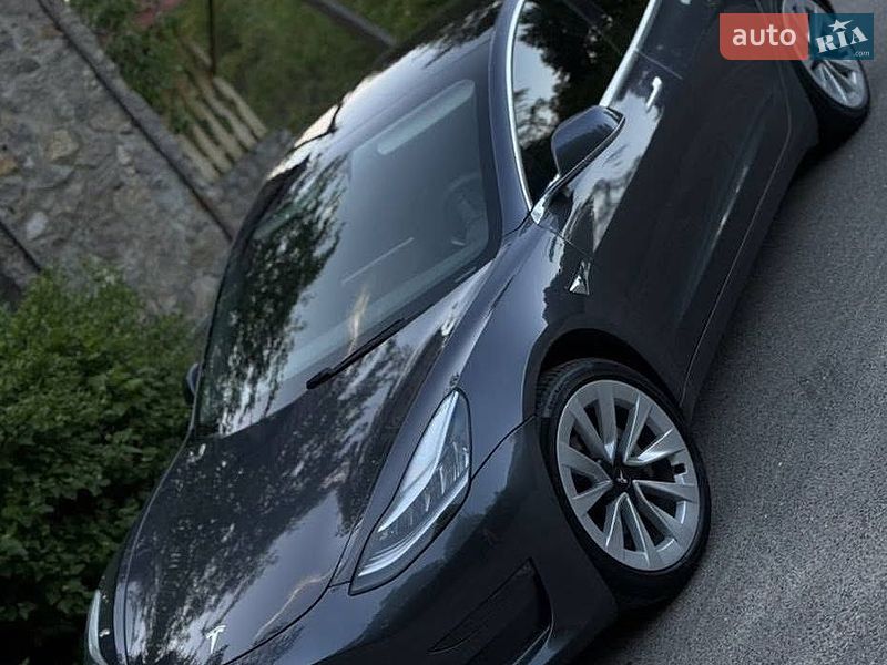 Седан Tesla Model 3 2019 в Львові