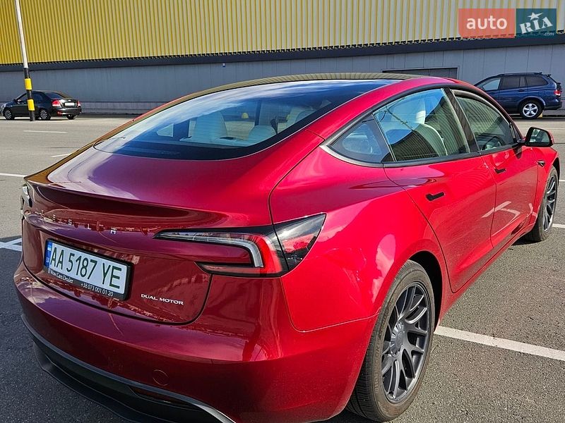 Седан Tesla Model 3 2024 в Києві