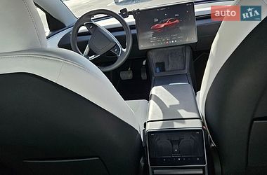 Седан Tesla Model 3 2024 в Києві