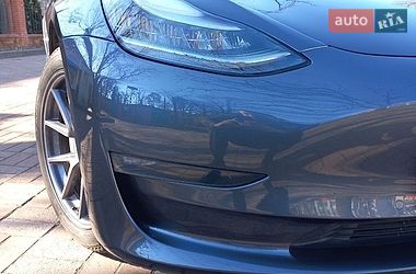 Седан Tesla Model 3 2020 в Львові