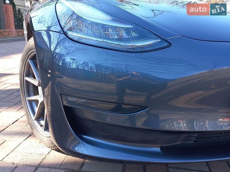 Седан Tesla Model 3 2020 в Львові