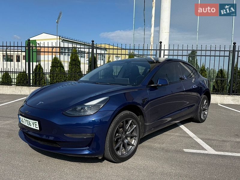 Седан Tesla Model 3 2023 в Києві