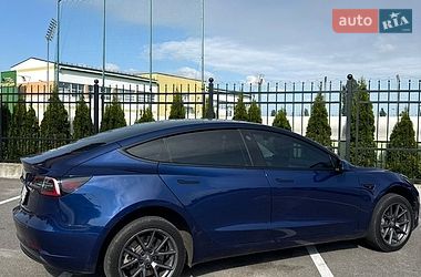 Седан Tesla Model 3 2023 в Києві