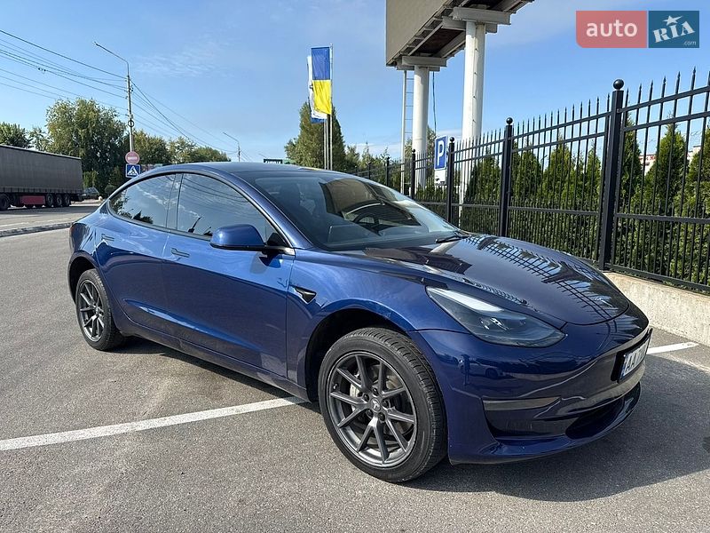 Седан Tesla Model 3 2023 в Києві