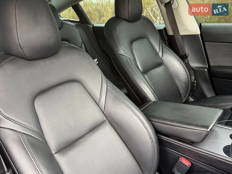 Седан Tesla Model 3 2023 в Києві