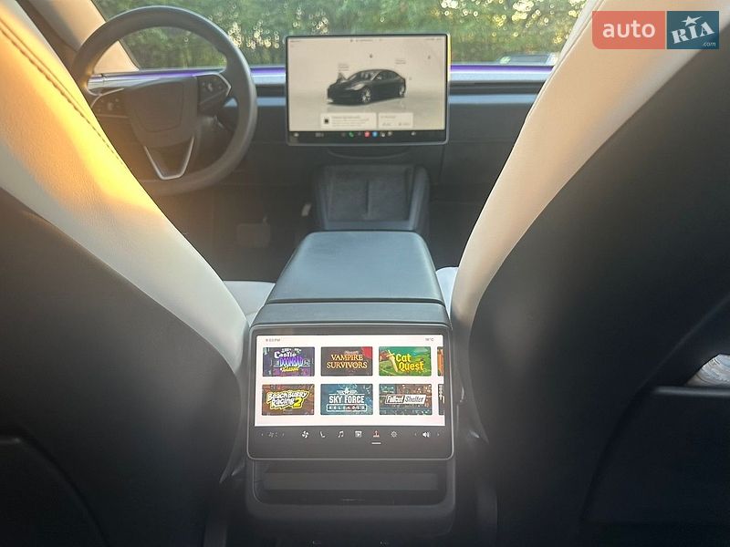 Седан Tesla Model 3 2024 в Запоріжжі