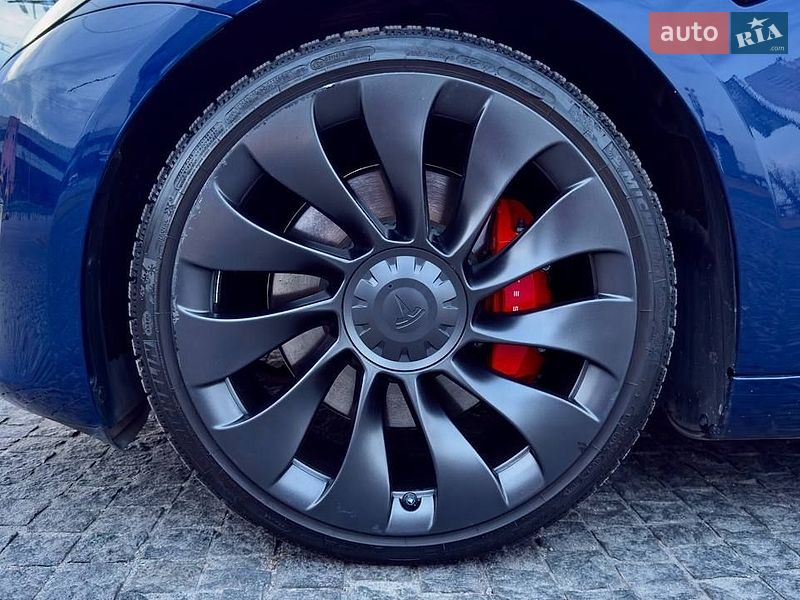 Седан Tesla Model 3 2023 в Дніпрі
