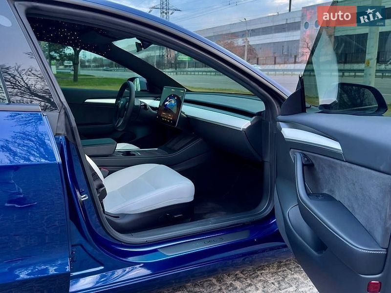 Седан Tesla Model 3 2023 в Дніпрі