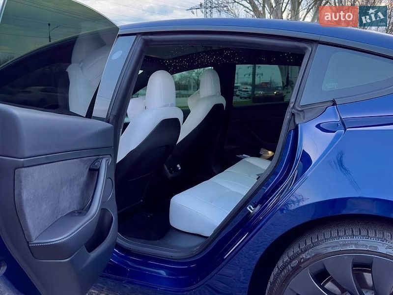 Седан Tesla Model 3 2023 в Дніпрі