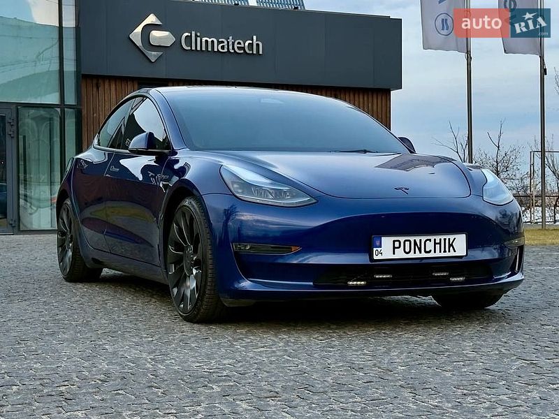Седан Tesla Model 3 2023 в Дніпрі
