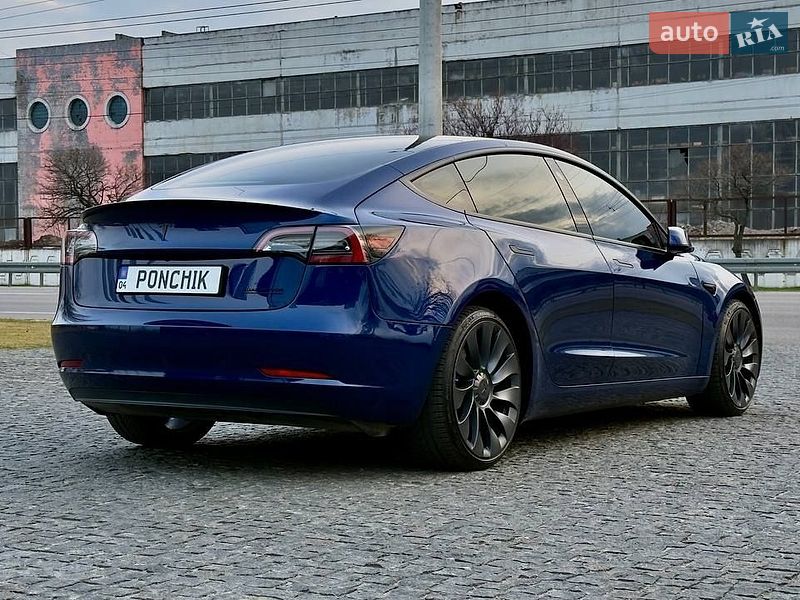 Седан Tesla Model 3 2023 в Дніпрі