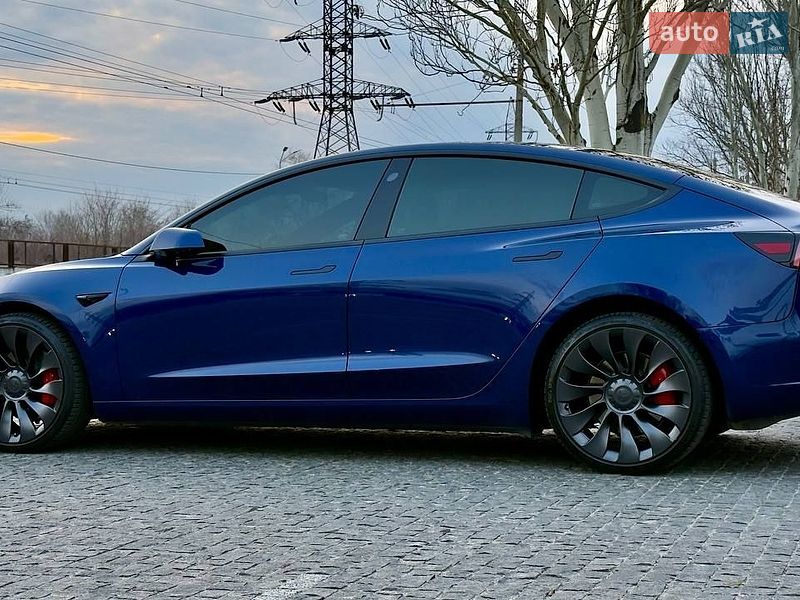 Седан Tesla Model 3 2023 в Дніпрі