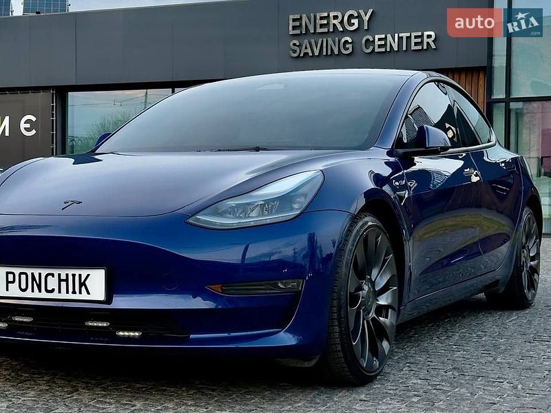 Седан Tesla Model 3 2023 в Дніпрі