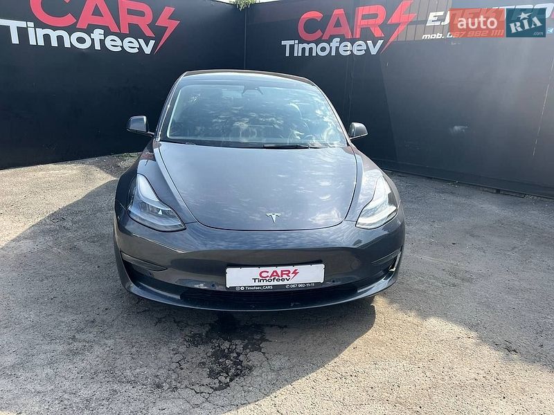 Седан Tesla Model 3 2021 в Киеве