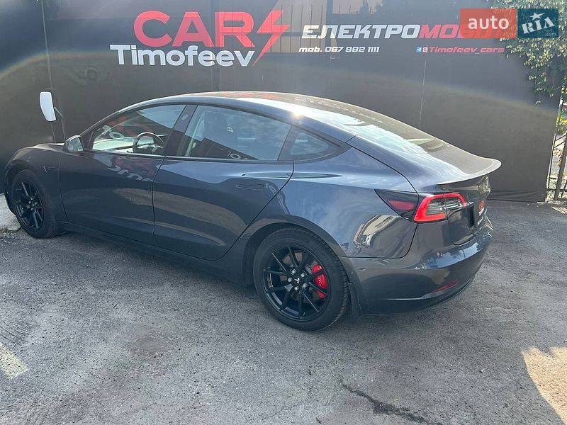 Седан Tesla Model 3 2021 в Киеве