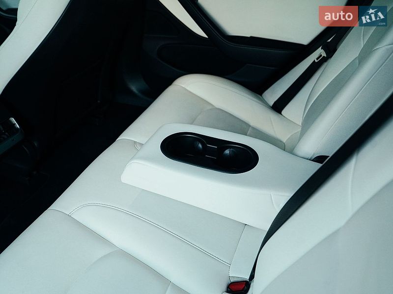 Седан Tesla Model 3 2021 в Харькове