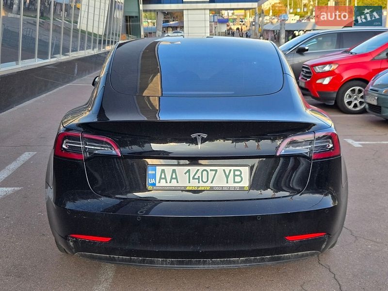 Седан Tesla Model 3 2021 в Києві