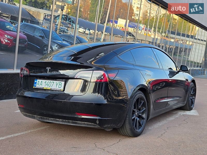 Седан Tesla Model 3 2021 в Києві