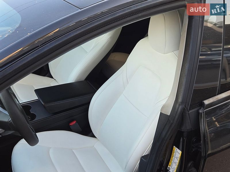 Седан Tesla Model 3 2021 в Києві