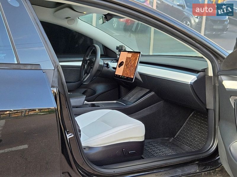 Седан Tesla Model 3 2021 в Києві