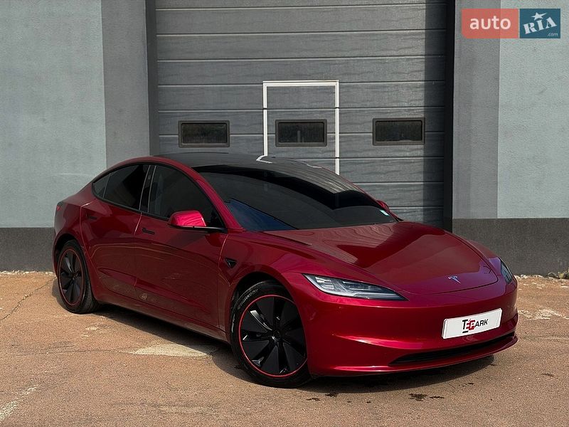 Tesla Model 3 2024