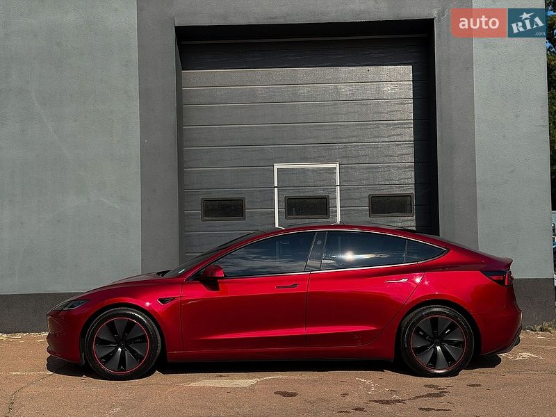 Седан Tesla Model 3 2024 в Киеве