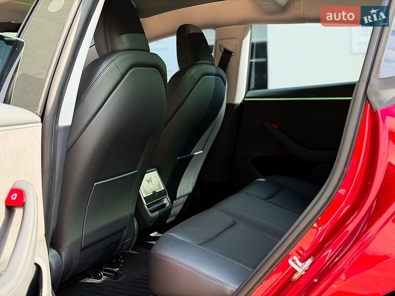 Седан Tesla Model 3 2024 в Киеве