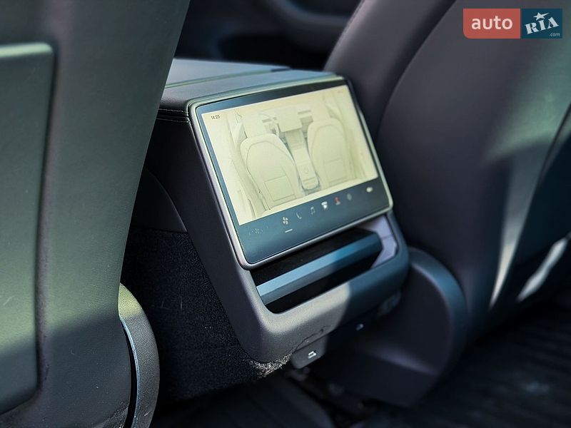 Седан Tesla Model 3 2024 в Киеве