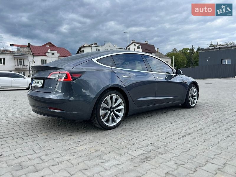 Седан Tesla Model 3 2019 в Львове
