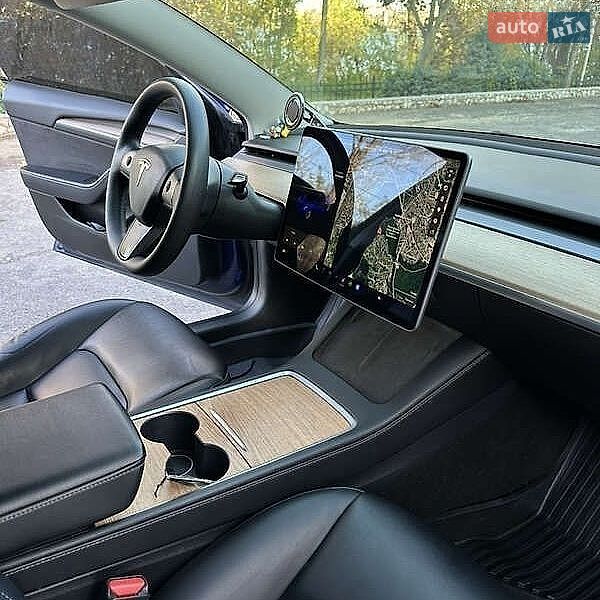 Седан Tesla Model 3 2021 в Львове