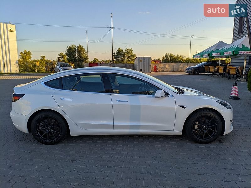 Седан Tesla Model 3 2020 в Києві
