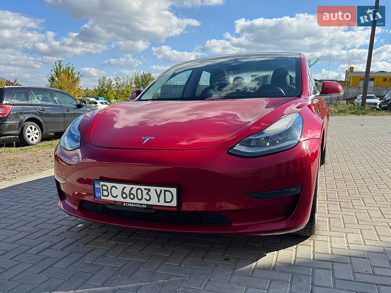 Седан Tesla Model 3 2018 в Ровно