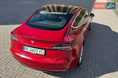 Седан Tesla Model 3 2018 в Ровно