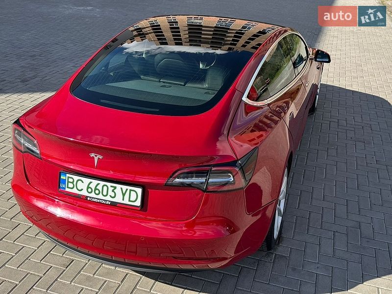 Седан Tesla Model 3 2018 в Ровно