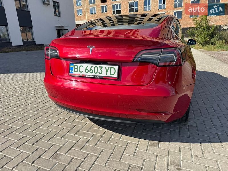 Седан Tesla Model 3 2018 в Ровно